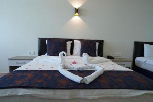 Postel nebo postele na pokoji v ubytování Inebolu Gardenya Hotel