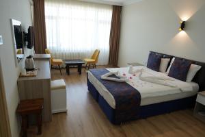 Postel nebo postele na pokoji v ubytování Inebolu Gardenya Hotel