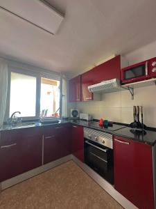 Kuchnia lub aneks kuchenny w obiekcie Apartamento Barbacoa, Piscina y playa