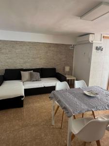 Część wypoczynkowa w obiekcie Apartamento Barbacoa, Piscina y playa