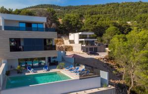 Bassein majutusasutuses Villa Mara in Komarna by Villas Guide või selle lähedal