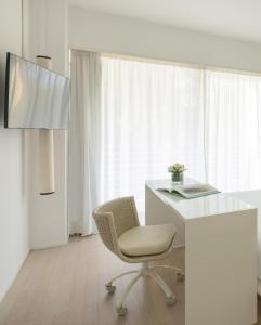 TV a/nebo společenská místnost v ubytování Versilia Lido | UNA Esperienze