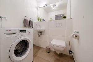 Ein Badezimmer in der Unterkunft Schleivilla Lootsen Hus by Seeblick Ferien ORO, 3Etagen,8Pers,Sauna,Kamin