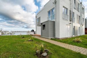 Das Gebäude in dem sich das Ferienhaus befindet