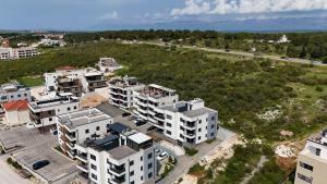 una vista aérea de los edificios de una ciudad en Lo-Lo Apartment, en Zadar