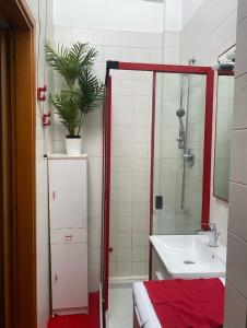 a bathroom with a shower and a sink at Casa Mirtillo in Turin +9 photos
