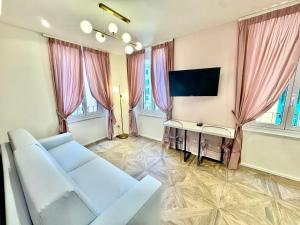TV a/nebo společenská místnost v ubytování Hotel Astigiana & Appartamenti