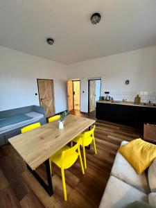 Cucina o angolo cottura di Fabrika Doubice & Cifra Gallery