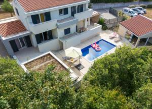 Bazén v ubytování Vila Adrimar nebo v jeho okolí