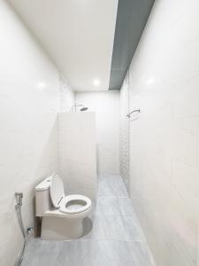 Ένα μπάνιο στο Yolo House In Narathiwat