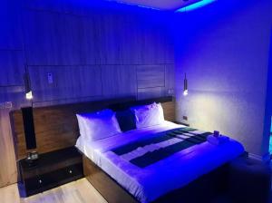 Postel nebo postele na pokoji v ubytování Norvits Hotel Asaba