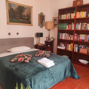 A bed or beds in a room at Suite Dimora Lucrezia