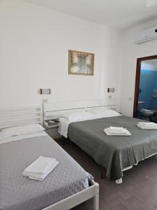 A bed or beds in a room at Hotel Sara*** Cesenatico