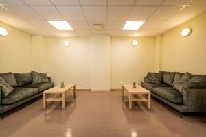 Istumisnurk majutusasutuses Haapsalu Kutsehariduskeskuse hostel