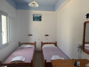 Rúm í herbergi á Hotel Hellas