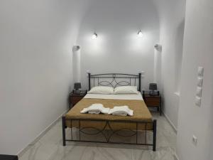 Rúm í herbergi á Hotel Hellas
