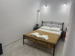 Rúm í herbergi á Hotel Hellas