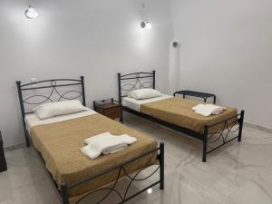 Rúm í herbergi á Hotel Hellas