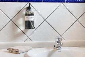 A bathroom at Boutique B&B Cortijo Valverde Álora