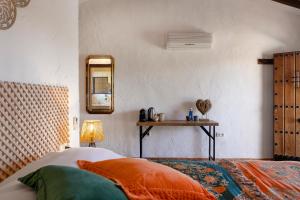 A bed or beds in a room at Boutique B&B Cortijo Valverde Álora