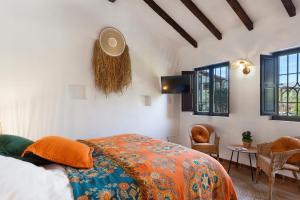 A bed or beds in a room at Boutique B&B Cortijo Valverde Álora Még 37 kép