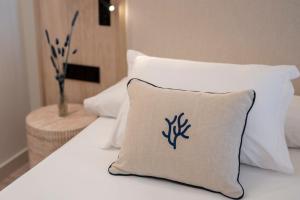 Кровать или кровати в номере PONTIANA Thalasso Hotel