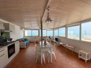 Fotografie z fotogalerie ubytování Appartamento con terrazzo sul mare Teocle v destinaci Giardini Naxos