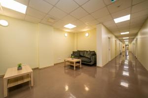 Istumisnurk majutusasutuses Haapsalu Kutsehariduskeskuse hostel
