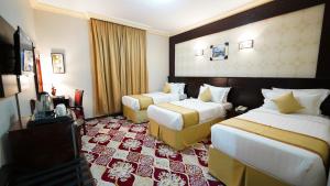 Postel nebo postele na pokoji v ubytování Al Kiram Hotel Al Azizia