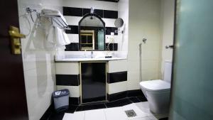 Koupelna v ubytování Al Kiram Hotel Al Azizia