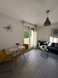 Χώρος καθιστικού στο Charmant appartement moderne avec place de parking privative