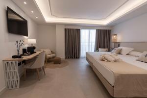 Кровать или кровати в номере PONTIANA Thalasso Hotel
