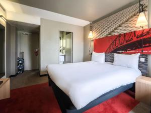 Letto o letti in una camera di ibis Montargis