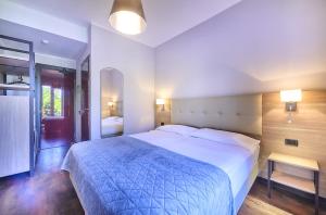 A bed or beds in a room at Albergo Silvio