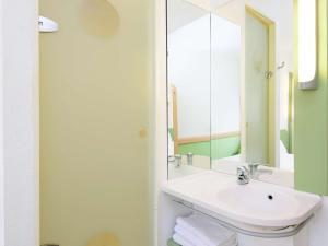 Ein Badezimmer in der Unterkunft Ibis Budget Bilbao Arrigorriaga