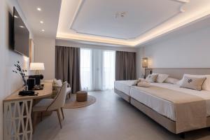 Кровать или кровати в номере PONTIANA Thalasso Hotel