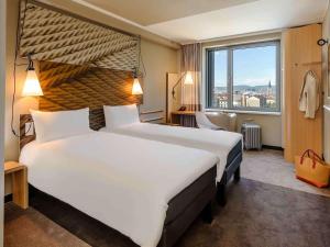 Postel nebo postele na pokoji v ubytování ibis Wien Hauptbahnhof