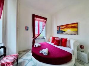 Posteľ alebo postele v izbe v ubytovaní Villa Falconieri Sorrento Suite