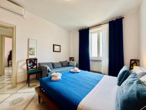 Posteľ alebo postele v izbe v ubytovaní Villa Falconieri Sorrento Suite