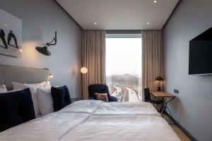 Ένα ή περισσότερα κρεβάτια σε δωμάτιο στο Scandic Grand Central Helsinki