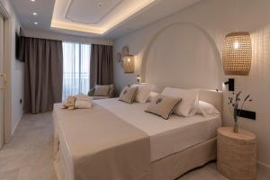 Кровать или кровати в номере PONTIANA Thalasso Hotel
