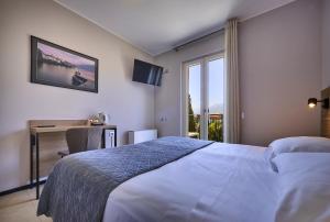 A bed or beds in a room at Albergo Silvio