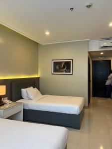 Iloilo Gateway Hotel and Suites客房内的一张或多张床位