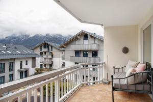 un balcón con vista a las montañas en Apartment zum Wohlfühlen, en Garmisch-Partenkirchen