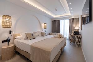 Кровать или кровати в номере PONTIANA Thalasso Hotel