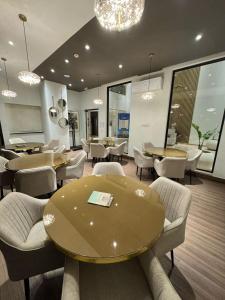 Gallery image of Airreside Gulberg Retreat at Zameen Aurum in Lahore