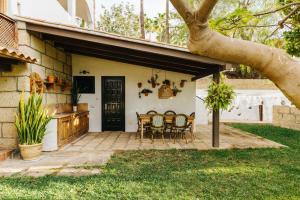 A garden outside Casa Jable Anne