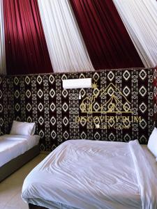 Postel nebo postele na pokoji v ubytování Ayla Rum Luxury Camp