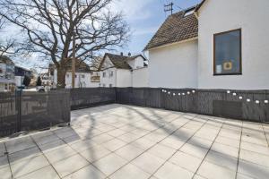 a patio in front of a house with a fence at Amalfi A11 - 4 Betten - 2 Zimmer - mit großer Terrasse in Dreieich +9 photos