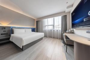 Letto o letti in una camera di Atour Light Hotel Nanjing Xinjiekou Hanzhongmen Subway Station